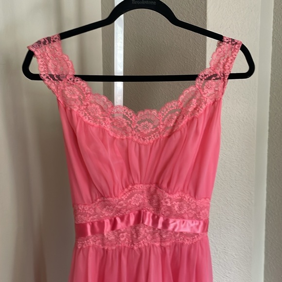 Vintage pink sleepwear nightgown with robe - Picture 7 of 8